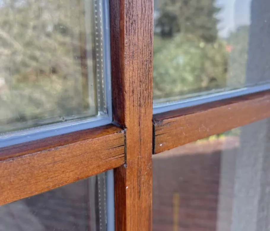 Fenster in München wird repariert
